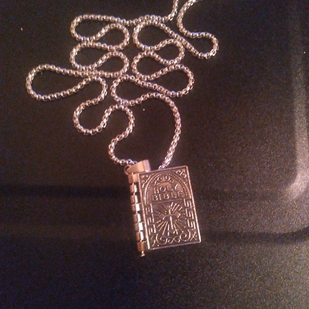 Chain with Bible pendent that open